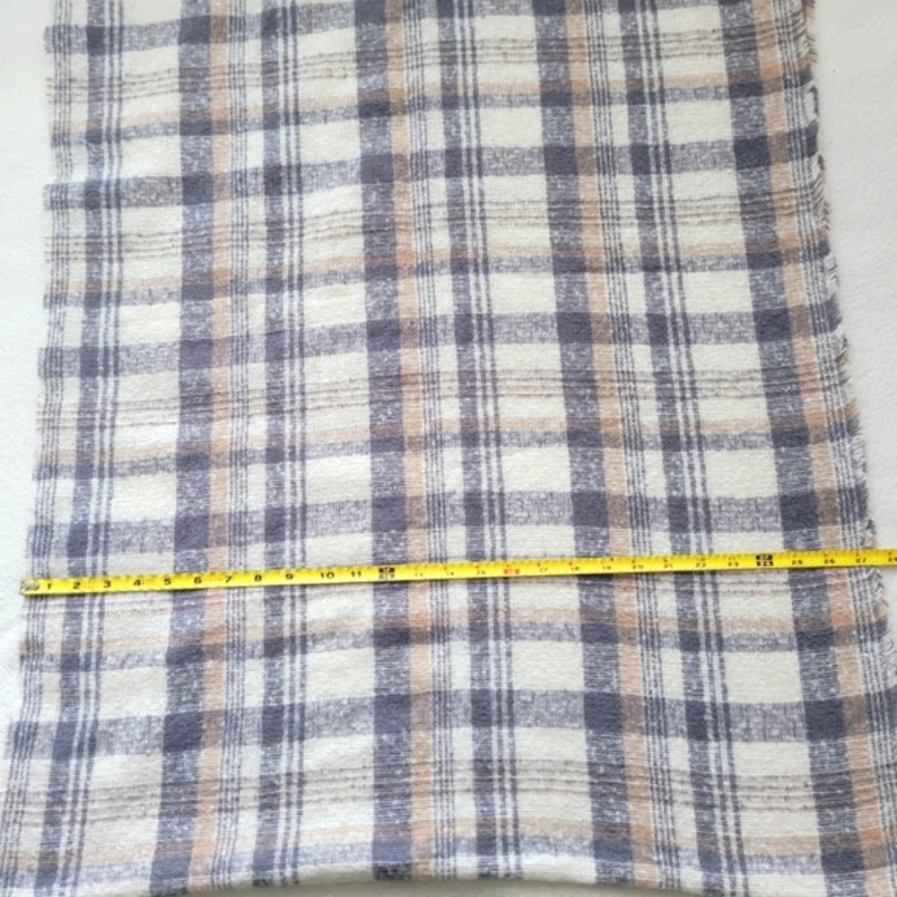 Soft & Cozy Plaid Blanket Scarf EUC Grey Tan Checkers Unisex Wrap